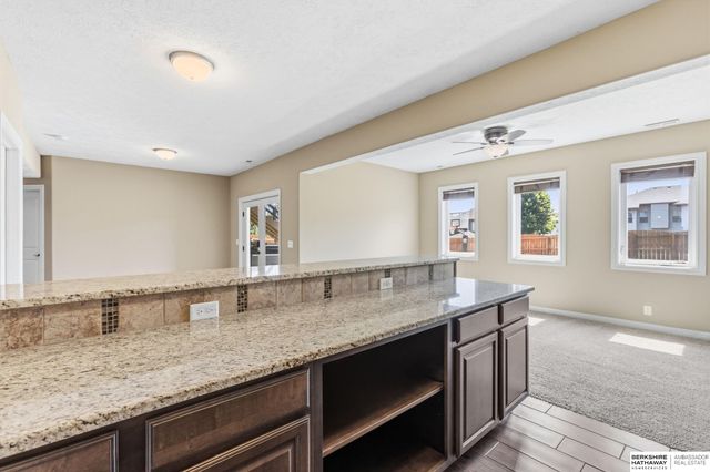 6829 Park Crest Drive, Papillion, NE 68133