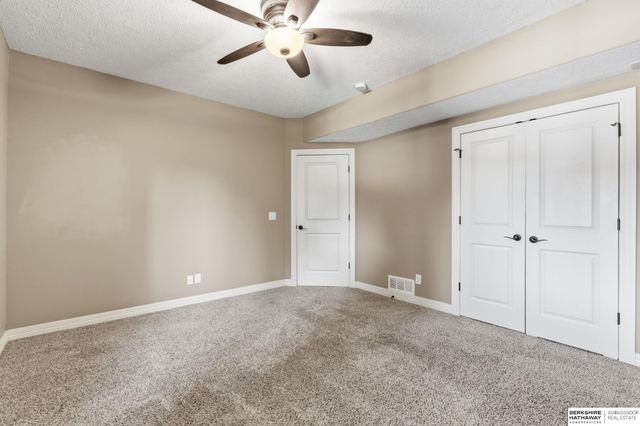 6829 Park Crest Drive, Papillion, NE 68133