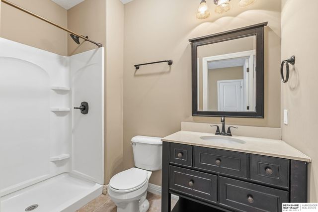 6829 Park Crest Drive, Papillion, NE 68133