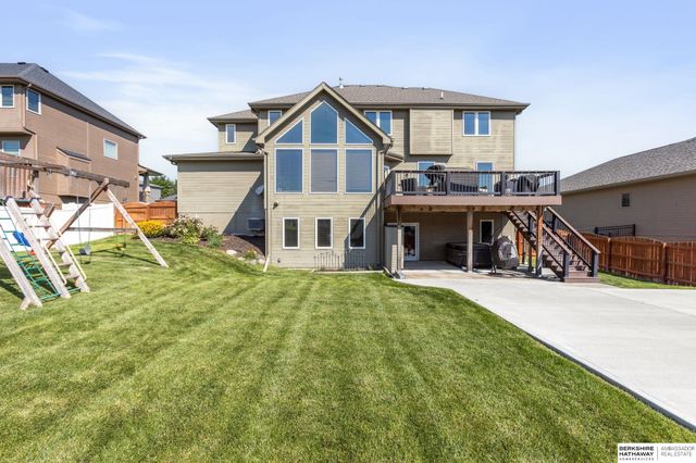 6829 Park Crest Drive, Papillion, NE 68133