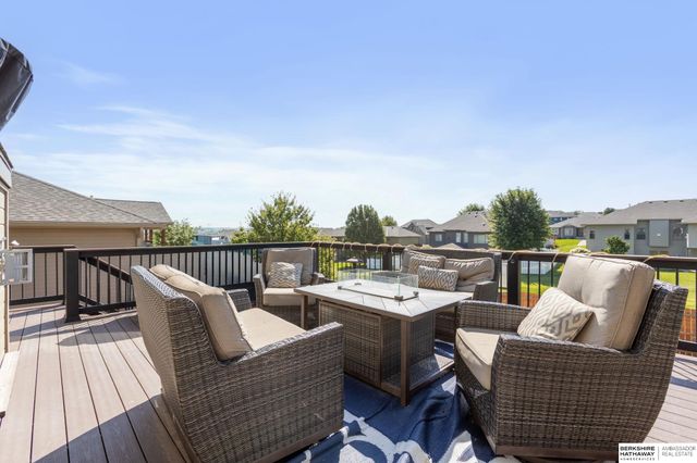 6829 Park Crest Drive, Papillion, NE 68133