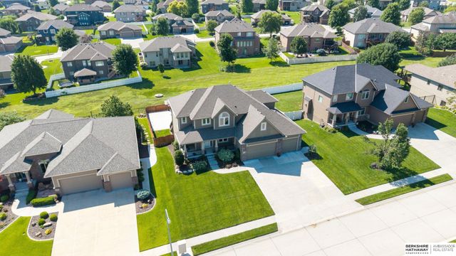 6829 Park Crest Drive, Papillion, NE 68133