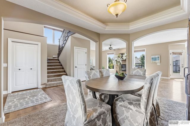 6829 Park Crest Drive, Papillion, NE 68133