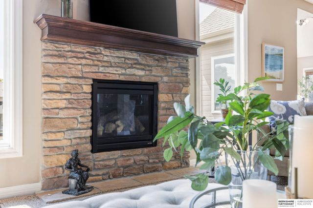 6829 Park Crest Drive, Papillion, NE 68133