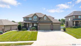 6829 Park Crest Drive, Papillion, NE 68133