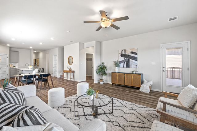 207 El Capitan LOOP, Dripping Springs, TX 78620
