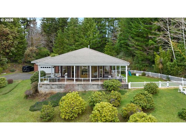 93883 MAKAI Ln, North Bend, OR 97459