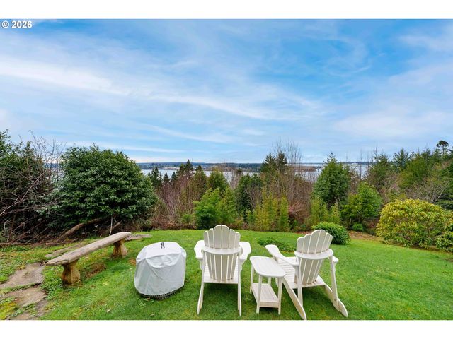 93883 MAKAI Ln, North Bend, OR 97459