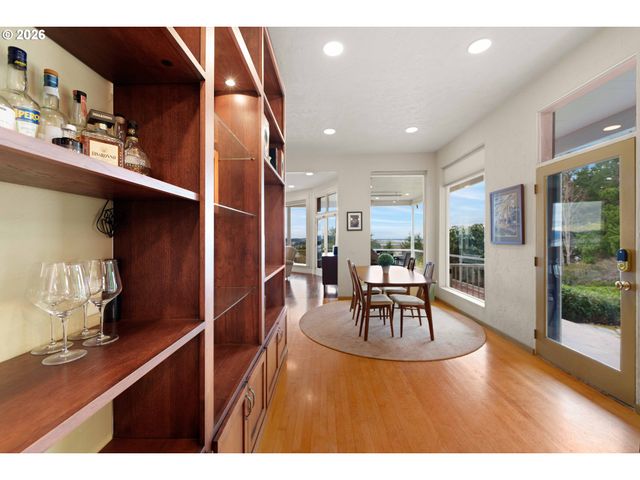 93883 MAKAI Ln, North Bend, OR 97459