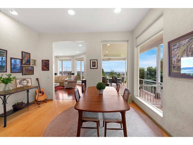 93883 MAKAI Ln, North Bend, OR 97459