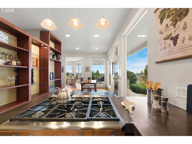 93883 MAKAI Ln, North Bend, OR 97459