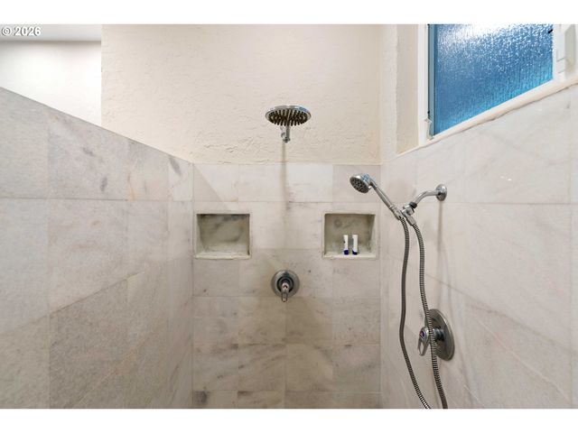 93883 MAKAI Ln, North Bend, OR 97459