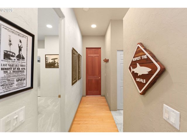 93883 MAKAI Ln, North Bend, OR 97459