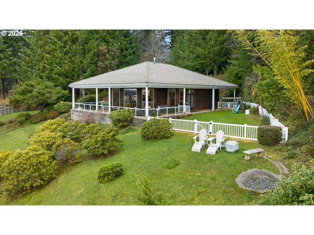 93883 MAKAI Ln, North Bend, OR 97459