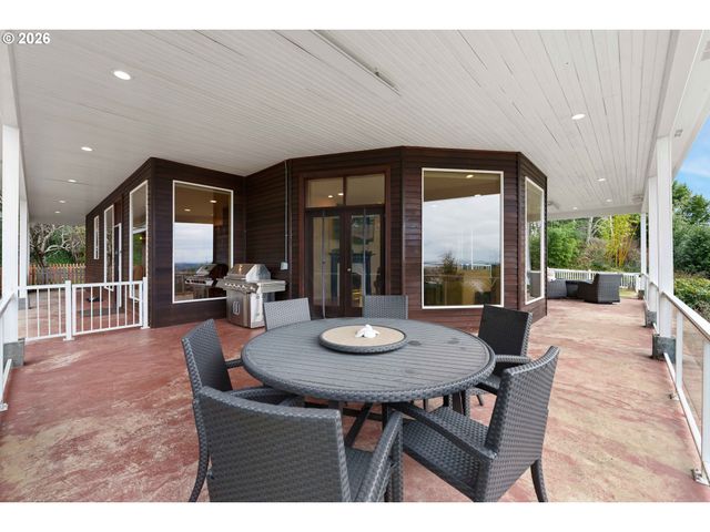 93883 MAKAI Ln, North Bend, OR 97459