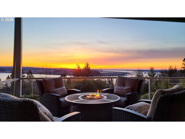 93883 MAKAI Ln, North Bend, OR 97459