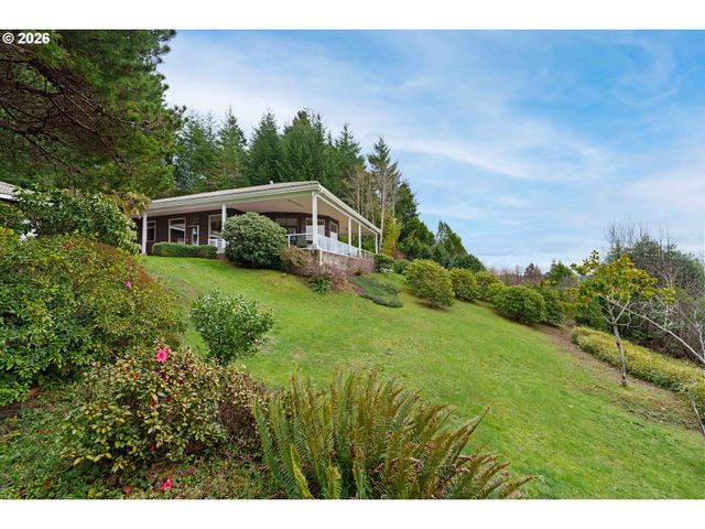 93883 MAKAI Ln, North Bend, OR 97459