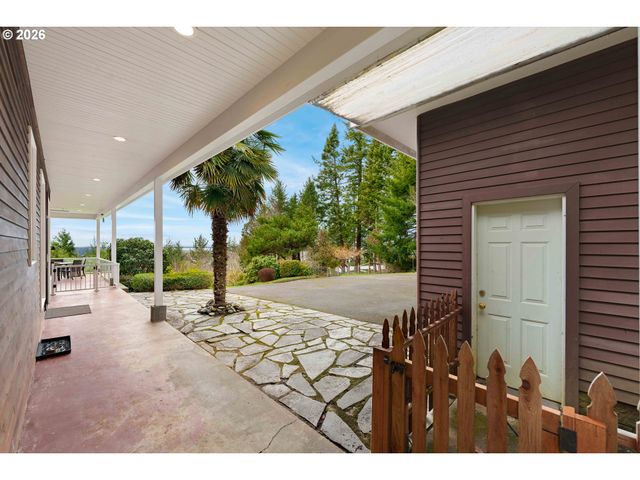 93883 MAKAI Ln, North Bend, OR 97459