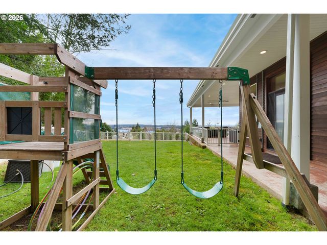 93883 MAKAI Ln, North Bend, OR 97459