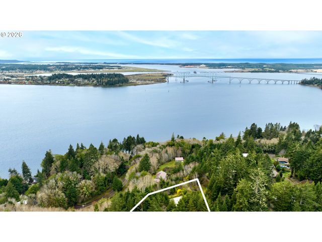 93883 MAKAI Ln, North Bend, OR 97459