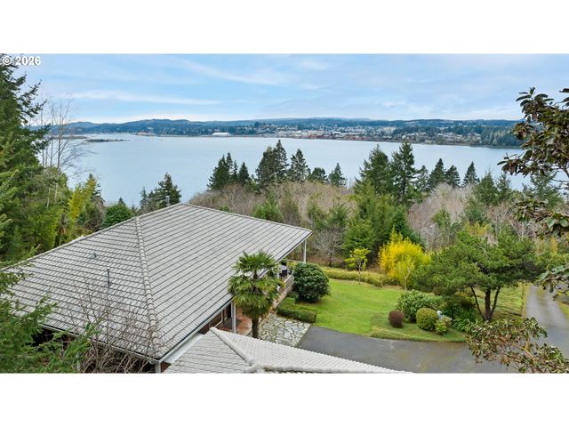 93883 MAKAI Ln, North Bend, OR 97459