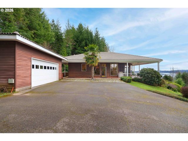93883 MAKAI Ln, North Bend, OR 97459
