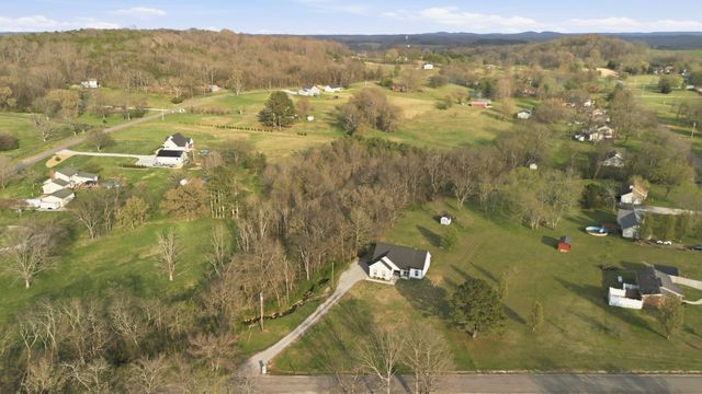 1917 Frank Moore Rd, Culleoka, TN 38451