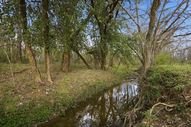 1917 Frank Moore Rd, Culleoka, TN 38451