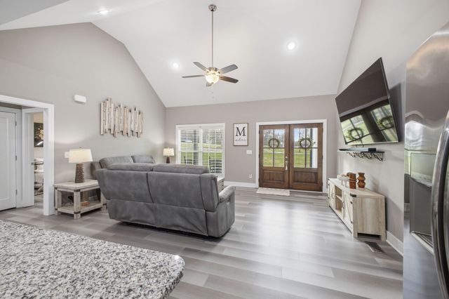 1917 Frank Moore Rd, Culleoka, TN 38451