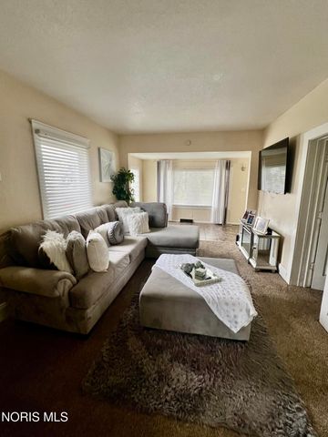 3729 Hazelhurst Avenue, Toledo, OH 43612