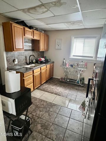 3729 Hazelhurst Avenue, Toledo, OH 43612