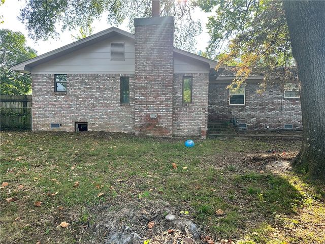 305 N Vancouver Avenue, Russellville, AR 72801