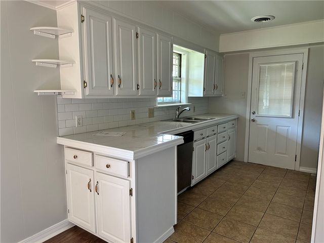 305 N Vancouver Avenue, Russellville, AR 72801