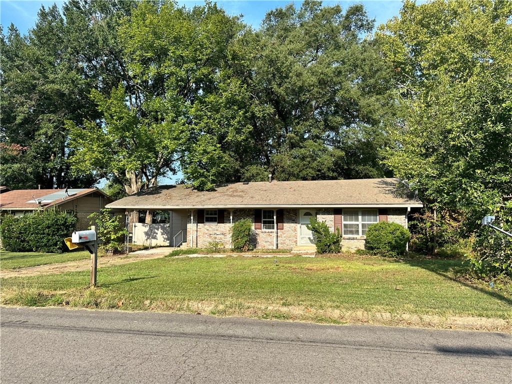 305 N Vancouver Avenue, Russellville, AR 72801