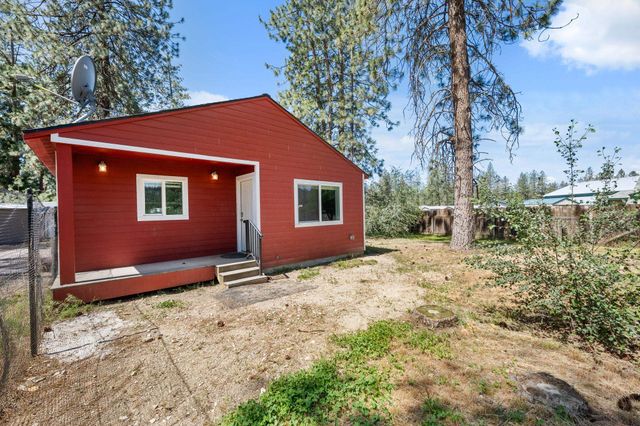 6449 Circle Dr, Nine Mile Falls, WA 99026