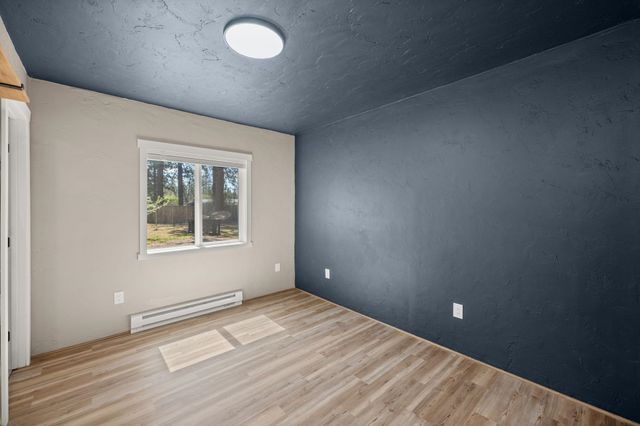 6449 Circle Dr, Nine Mile Falls, WA 99026
