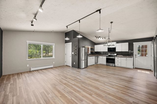 6449 Circle Dr, Nine Mile Falls, WA 99026