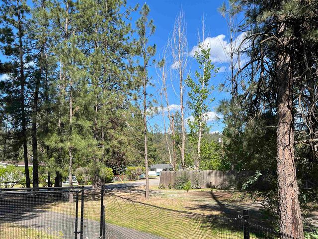 6449 Circle Dr, Nine Mile Falls, WA 99026