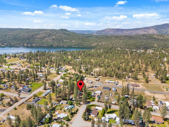 6449 Circle Dr, Nine Mile Falls, WA 99026