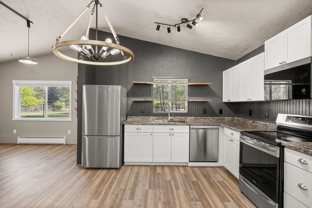 6449 Circle Dr, Nine Mile Falls, WA 99026