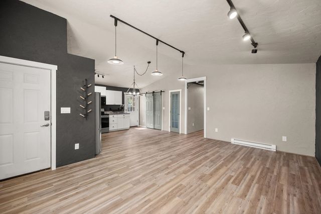 6449 Circle Dr, Nine Mile Falls, WA 99026