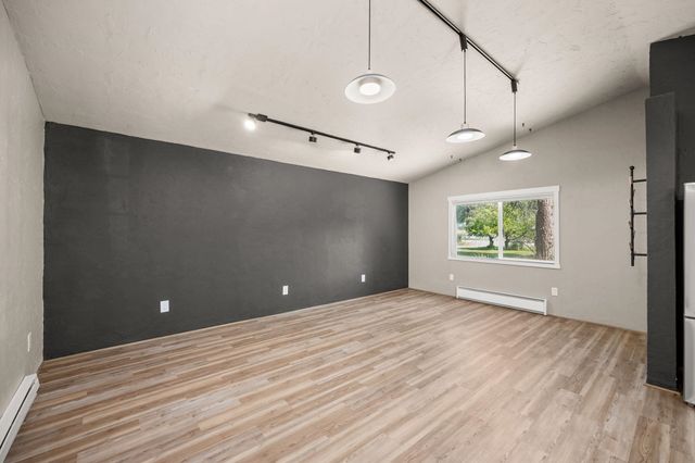 6449 Circle Dr, Nine Mile Falls, WA 99026