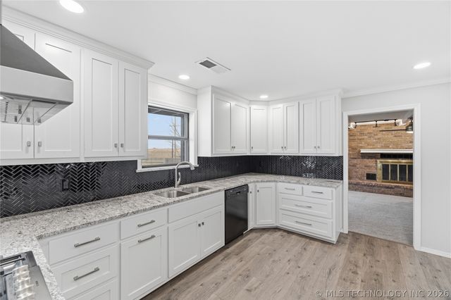 438 Chisholm Circle, Bartlesville, OK 74006