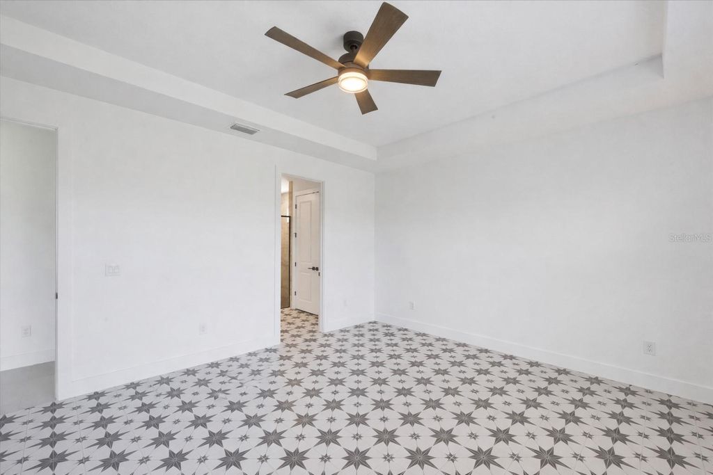 Image 11 of property listing at 18575 MIDSUMMER PLACE, Venice, FL 34293