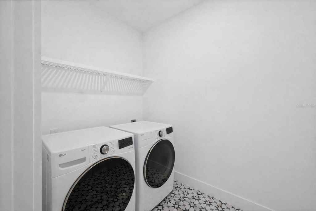 Image 23 of property listing at 18575 MIDSUMMER PLACE, Venice, FL 34293