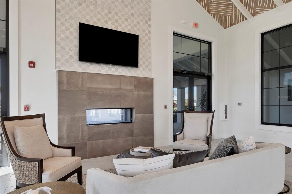 Image 34 of property listing at 18575 MIDSUMMER PLACE, Venice, FL 34293