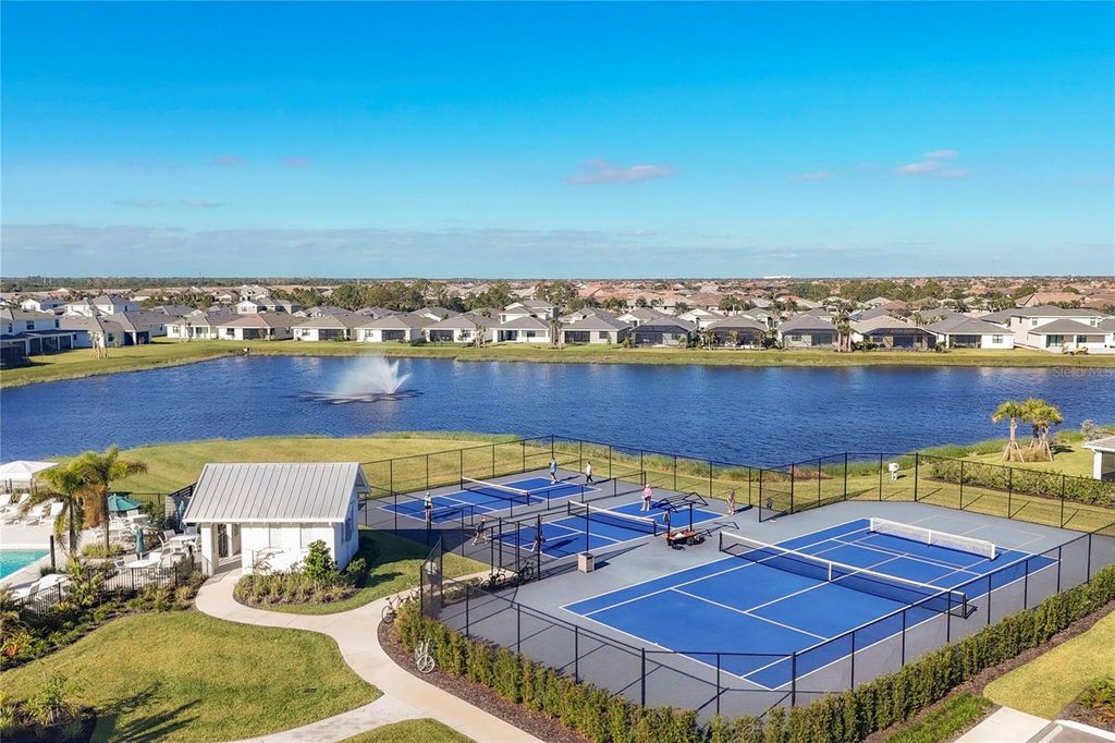 Image 43 of property listing at 18575 MIDSUMMER PLACE, Venice, FL 34293