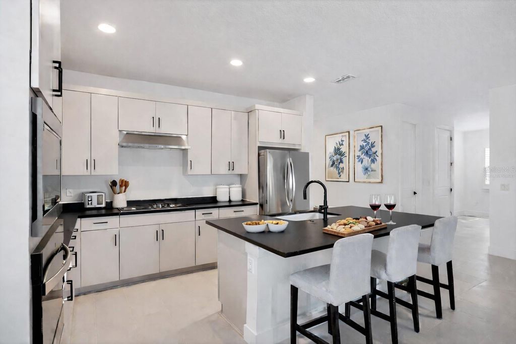 Image 6 of property listing at 18575 MIDSUMMER PLACE, Venice, FL 34293