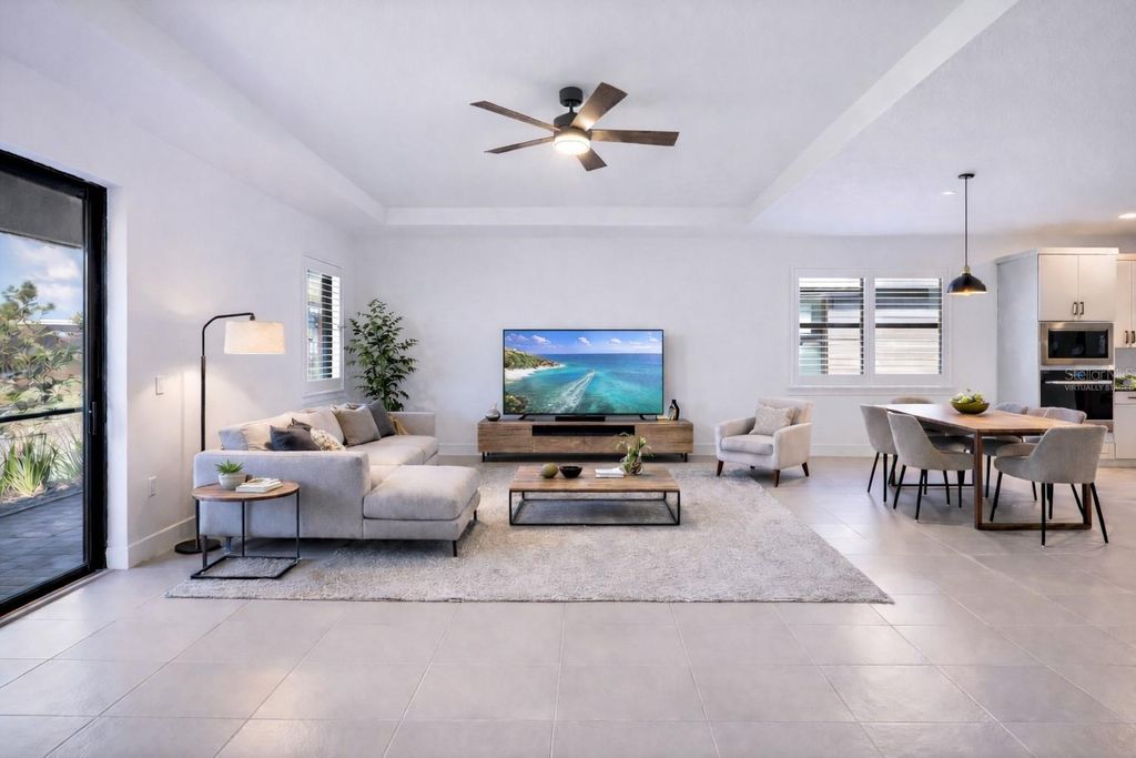 Image 8 of property listing at 18575 MIDSUMMER PLACE, Venice, FL 34293