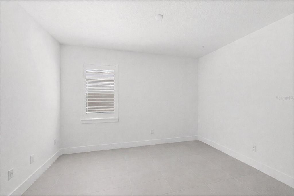 Image 9 of property listing at 18575 MIDSUMMER PLACE, Venice, FL 34293